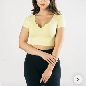 Alphalete Ultrasoft Pinnacle Tee Lemonade